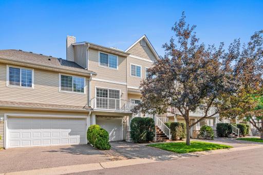 652 Willoughby Way W, Hopkins, MN 55305