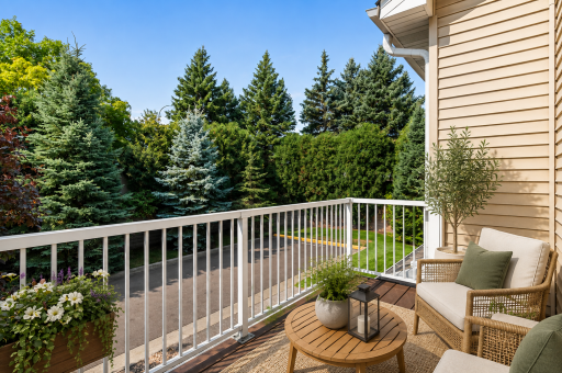 652 Willoughby Way W, Hopkins, MN 55305
