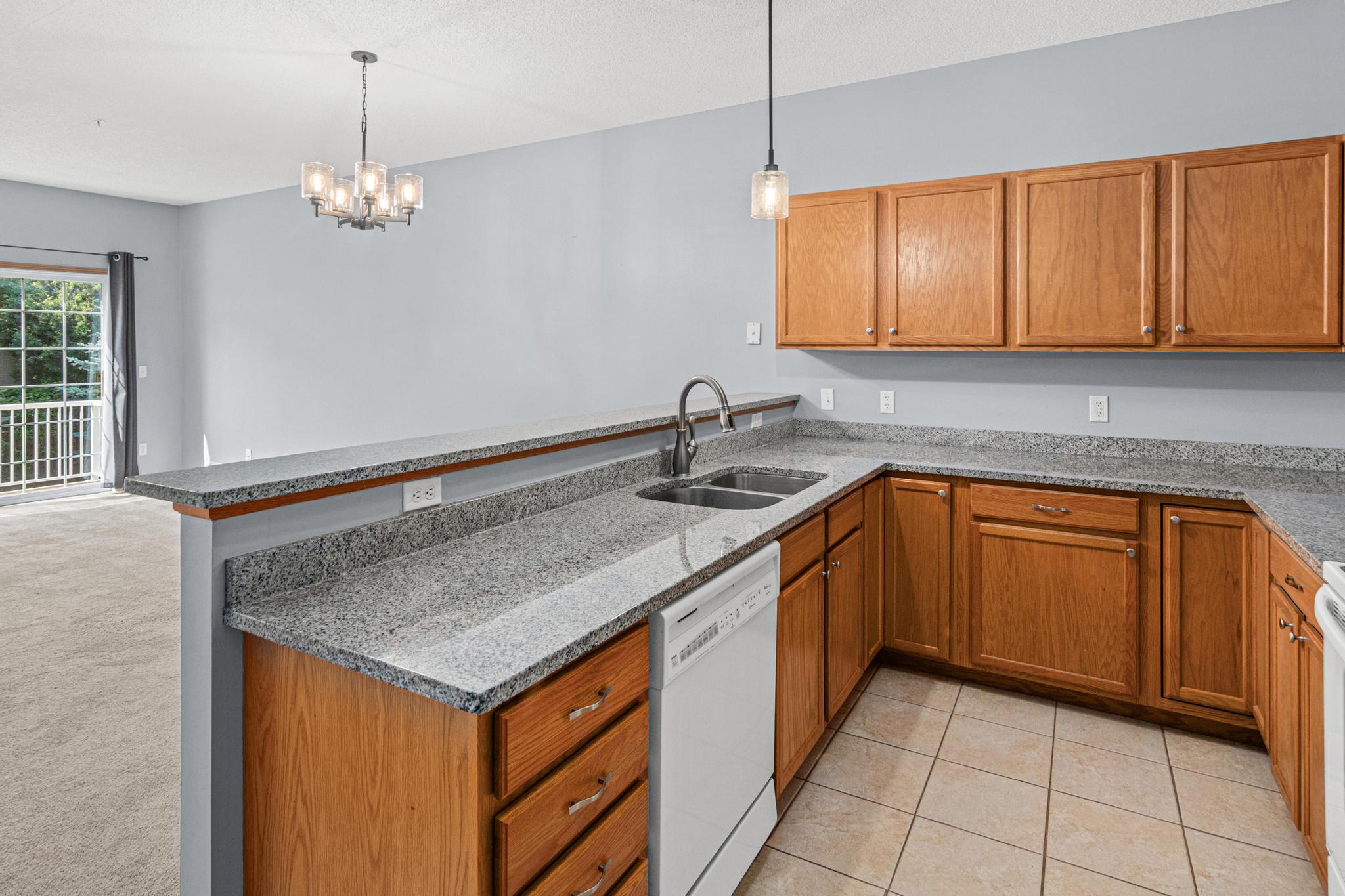 652 Willoughby Way W, Hopkins, MN-7.jpg