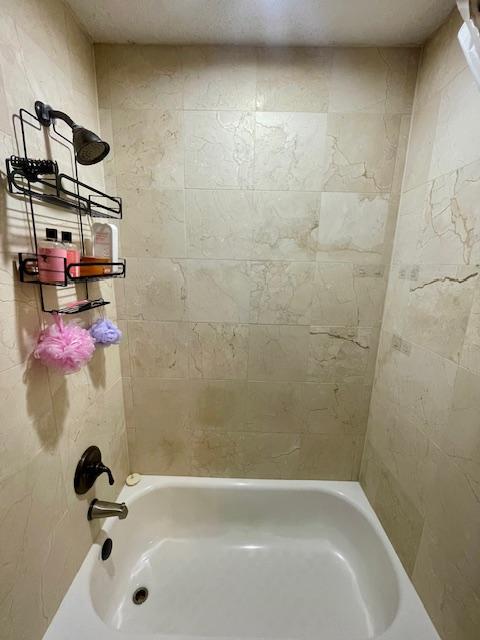 2nd floor full bath view 2