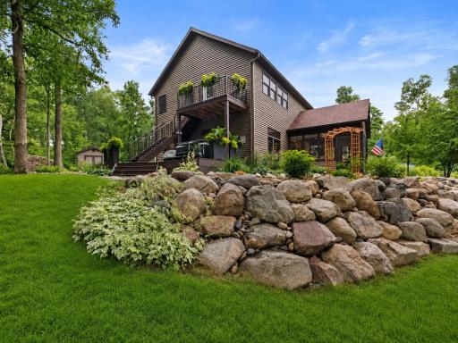 1.5 Acres / 3 bed / 2 bath / 2 Stall