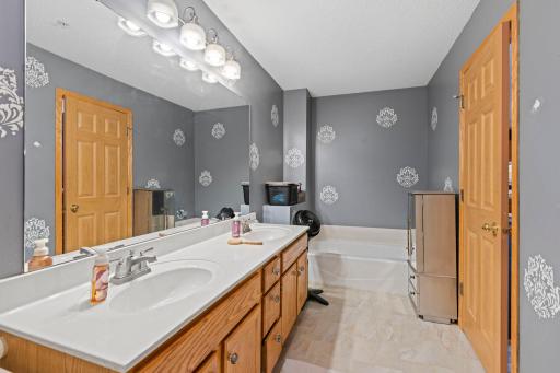 528 Queens Gate, New Brighton, MN 55112