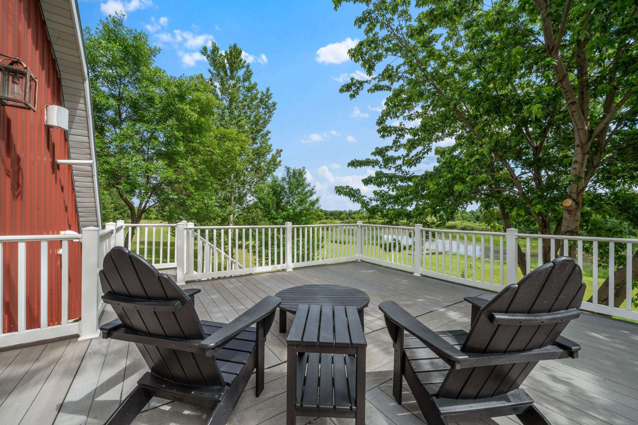 Upper Deck w/ Gorgeous Views!