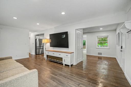 3674 Mcknight Road N, Saint Paul, MN 55110