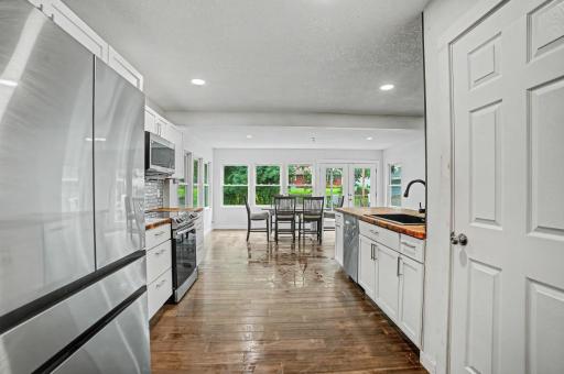 3674 Mcknight Road N, Saint Paul, MN 55110