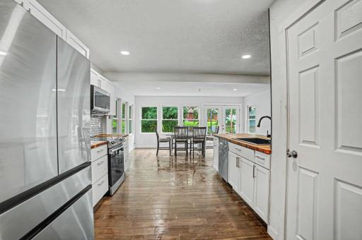 3674 Mcknight Road N, Saint Paul, MN 55110