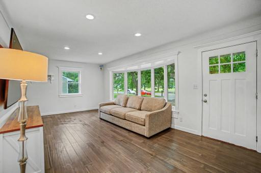 3674 Mcknight Road N, Saint Paul, MN 55110