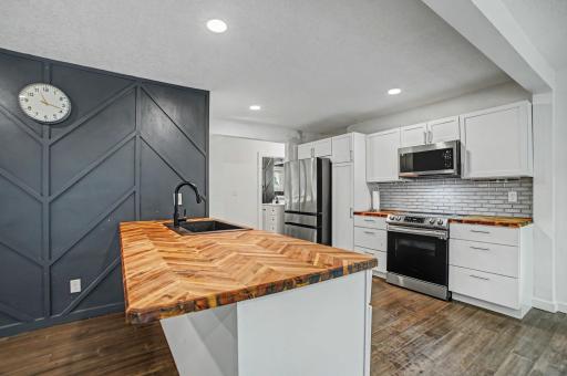 3674 Mcknight Road N, Saint Paul, MN 55110