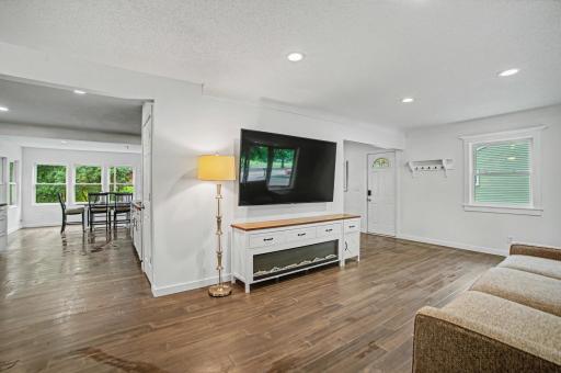 3674 Mcknight Road N, Saint Paul, MN 55110