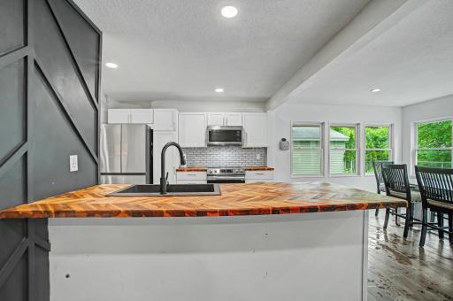 3674 Mcknight Road N, Saint Paul, MN 55110