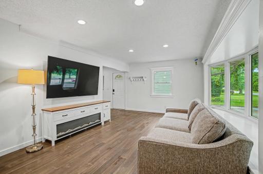 3674 Mcknight Road N, Saint Paul, MN 55110