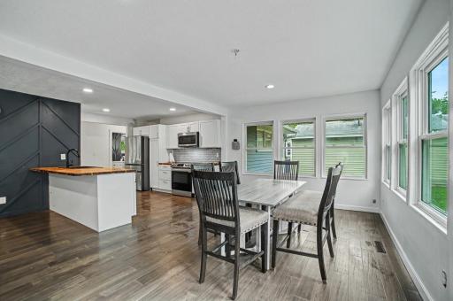 3674 Mcknight Road N, Saint Paul, MN 55110