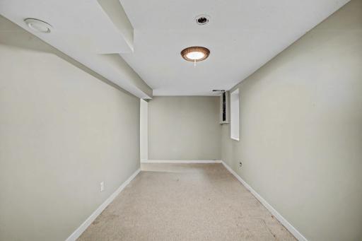 3674 Mcknight Road N, Saint Paul, MN 55110