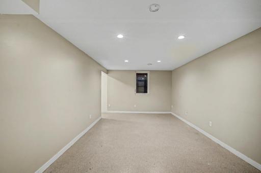 3674 Mcknight Road N, Saint Paul, MN 55110