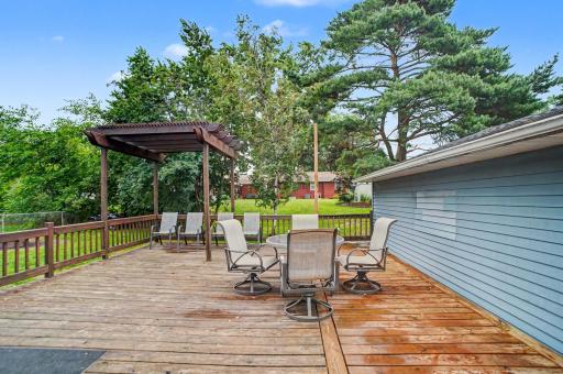 3674 Mcknight Road N, Saint Paul, MN 55110