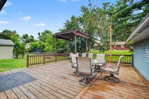3674 Mcknight Road N, Saint Paul, MN 55110