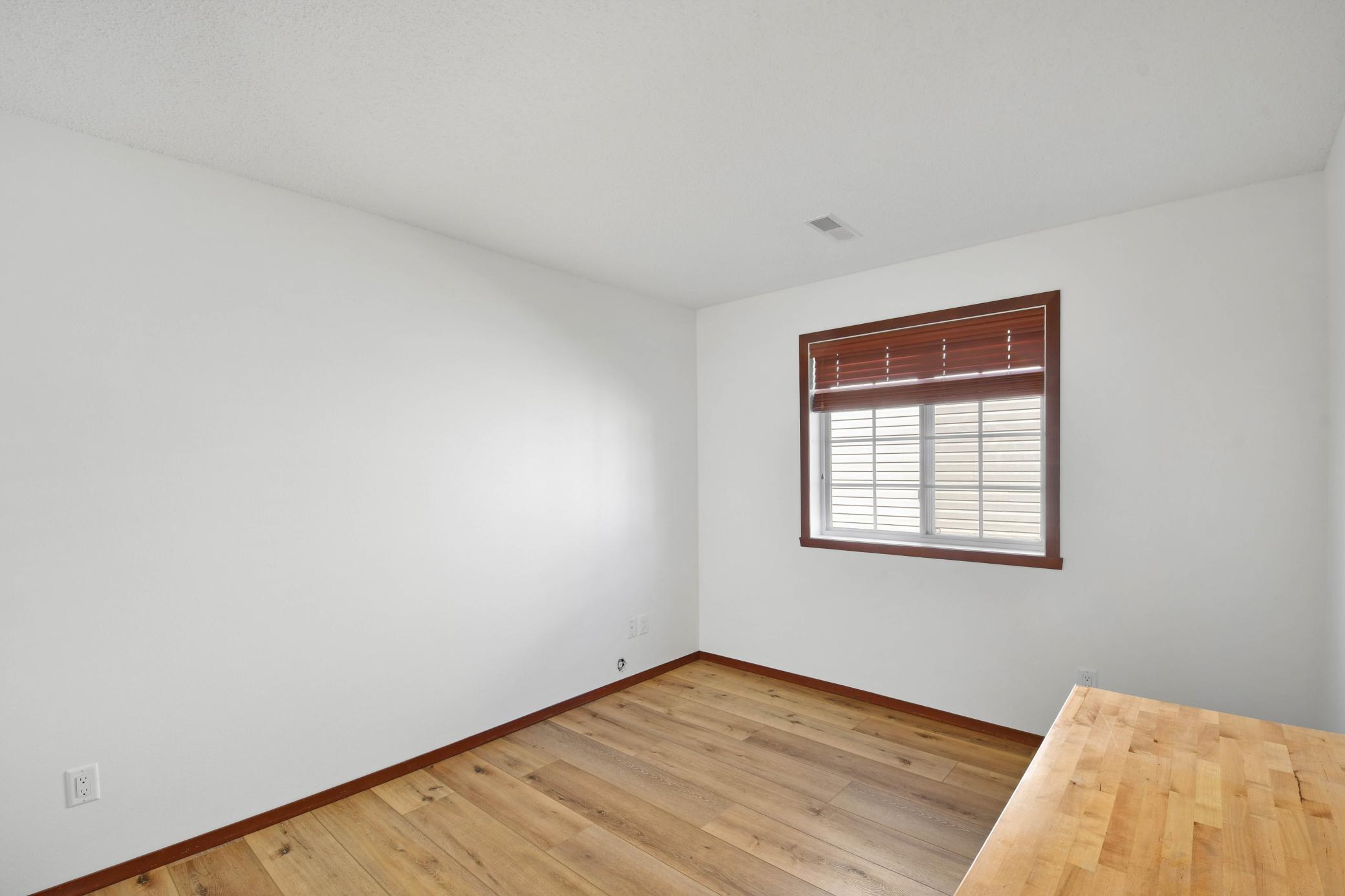 Flex room window