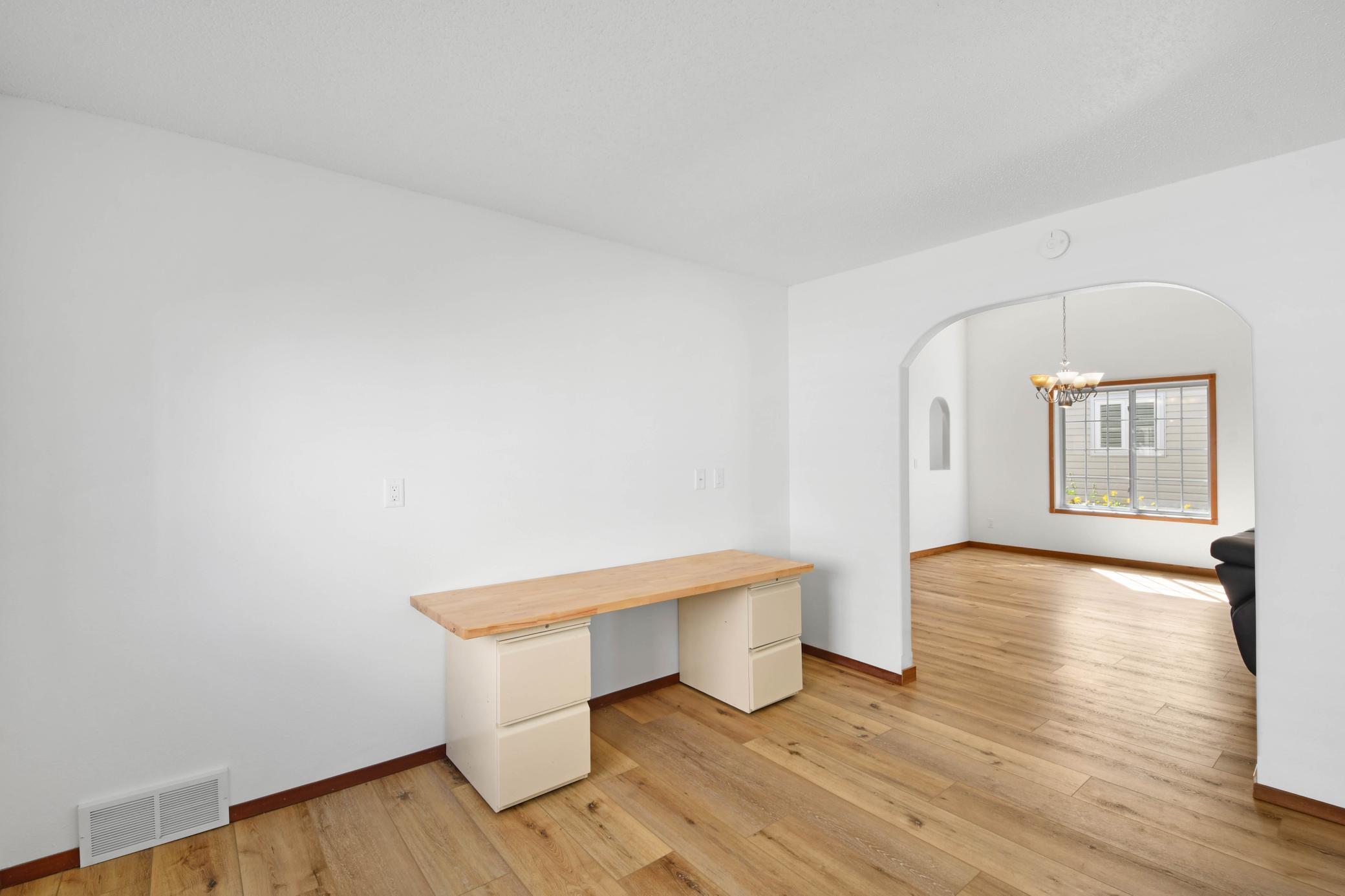 Flex room/office/den