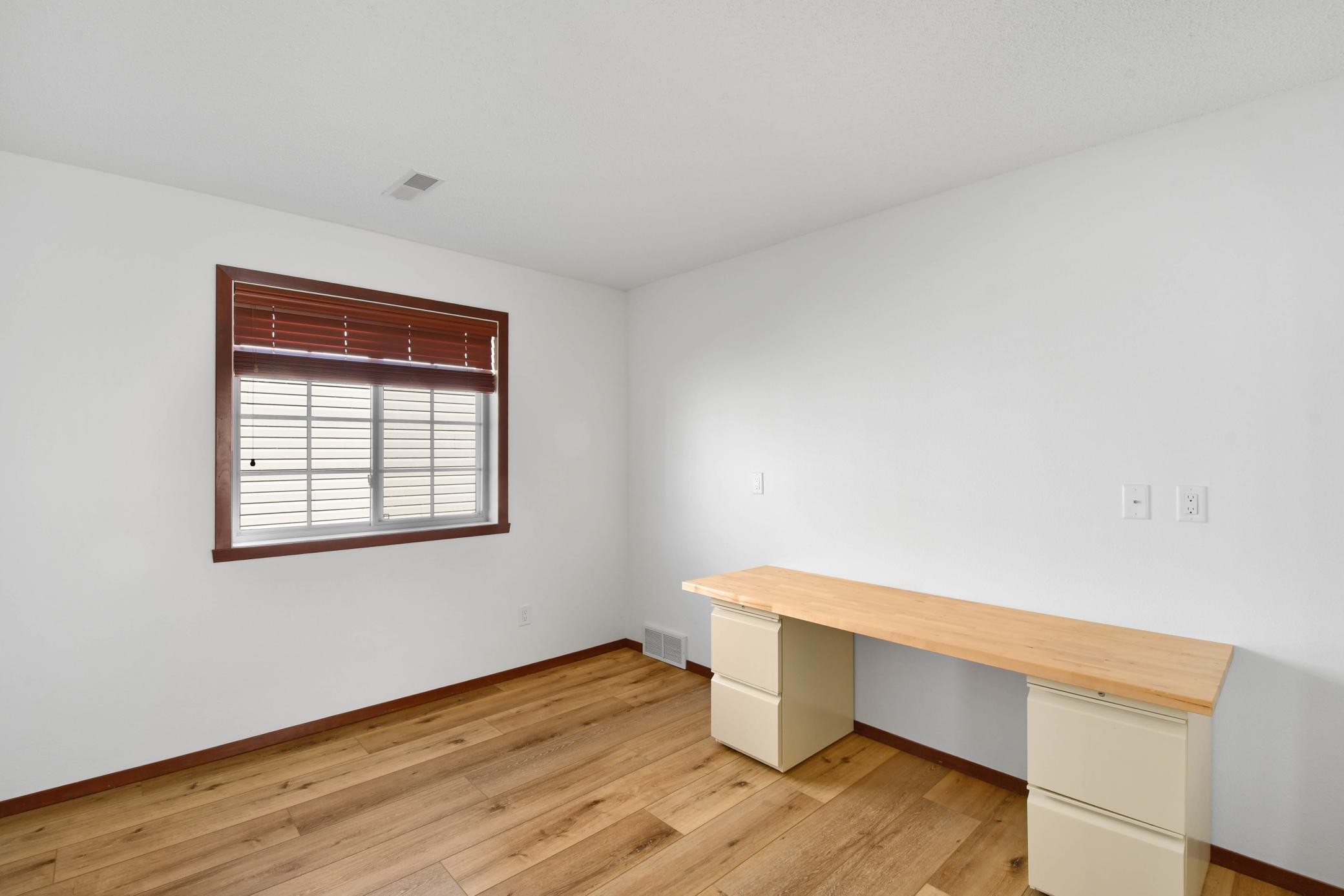 Flex room/office/den