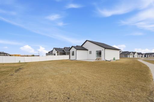 2595 72 Avenue S, Fargo, ND 58104