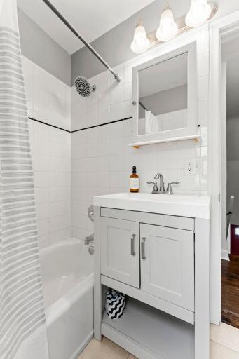 36-web-or-mls-1047 Dayton Ave-113.jpg