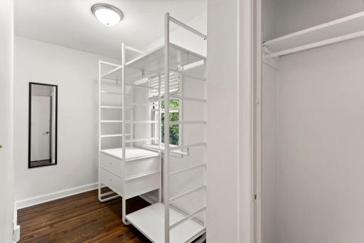 34-web-or-mls-1047 Dayton Ave-103.jpg
