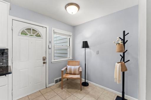 26-web-or-mls-1047 Dayton Ave-63.jpg