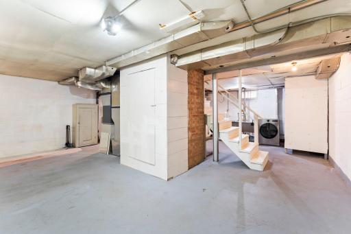 56-web-or-mls-1047 Dayton Ave-213.jpg