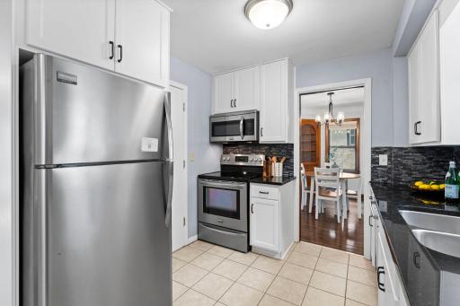 24-web-or-mls-1047 Dayton Ave-53.jpg