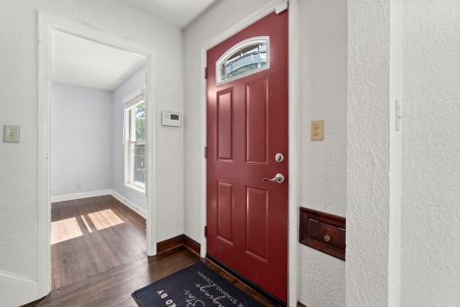 14-web-or-mls-1047 Dayton Ave-3.jpg
