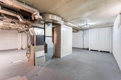 55-web-or-mls-1047 Dayton Ave-208.jpg