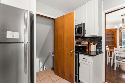 51-web-or-mls-1047 Dayton Ave-188.jpg