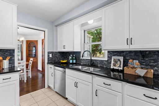 25-web-or-mls-1047 Dayton Ave-58.jpg