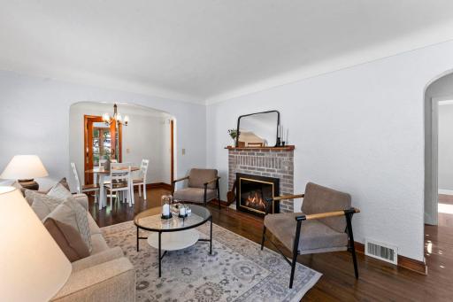 16-web-or-mls-1047 Dayton Ave-13.jpg