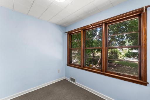39-web-or-mls-1047 Dayton Ave-128.jpg