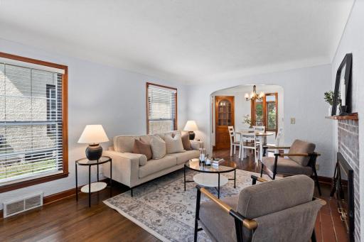 15-web-or-mls-1047 Dayton Ave-8.jpg