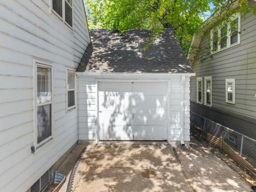 60-web-or-mls-1047 Dayton Ave-258.jpg