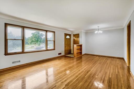 900 W 84th St - Web Quality - 005 - 05 Family Room.jpg
