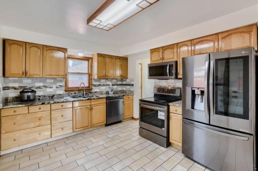 900 W 84th St - Web Quality - 002 - 02 Kitchen.jpg