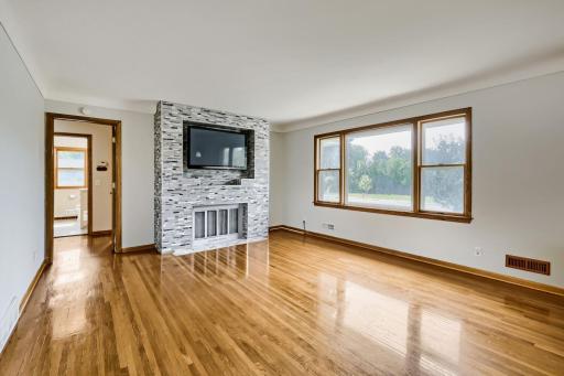 900 W 84th St - Web Quality - 004 - 04 Family Room.jpg