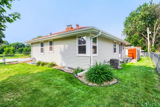 900 W 84th St - Web Quality - 017 - 17 Exterior Rear.jpg