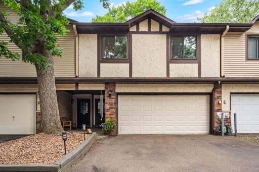 8723 Maplebrook Parkway N, Minneapolis, MN 55445