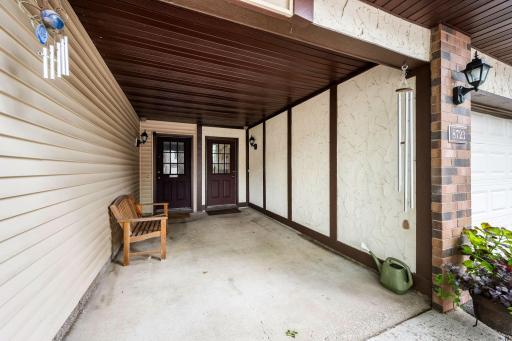 8723 Maplebrook Parkway N, Minneapolis, MN 55445