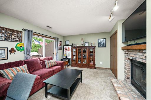 8723 Maplebrook Parkway N, Minneapolis, MN 55445