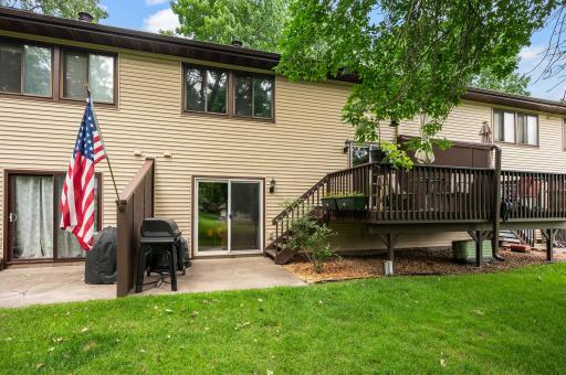 8723 Maplebrook Parkway N, Minneapolis, MN 55445