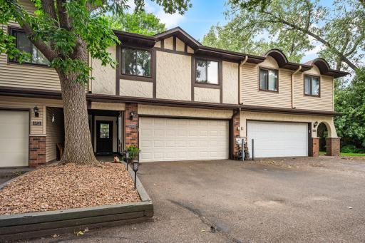 8723 Maplebrook Parkway N, Minneapolis, MN 55445