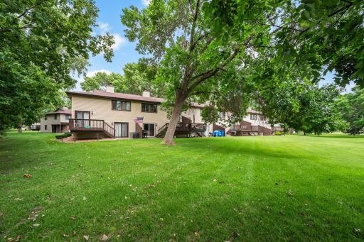 8723 Maplebrook Parkway N, Minneapolis, MN 55445