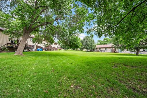 8723 Maplebrook Parkway N, Minneapolis, MN 55445