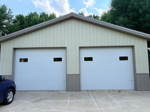 Back Parcel - large shop. Front 1/2 heated& a/c. Back 1/2 cold storage