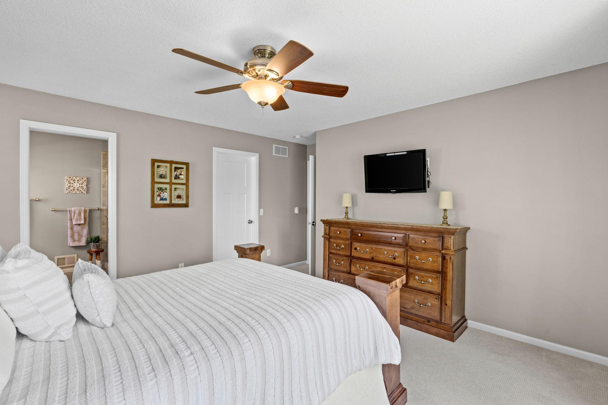 32-web-or-mls-9148 211th St W-41.jpg
